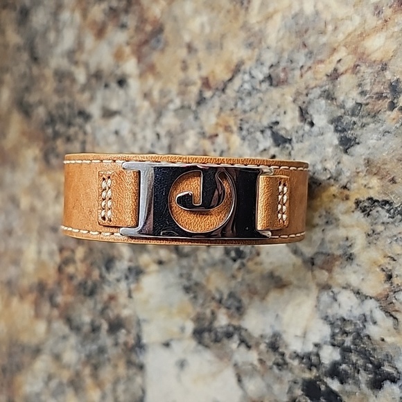 Fossil leather "E" initial bracelet Unisex - Picture 1 of 6
